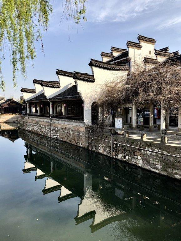 睡觉时手机放在枕边真的会辐射大到长脑瘤?-热门论坛社区,分享你的想法和观点!